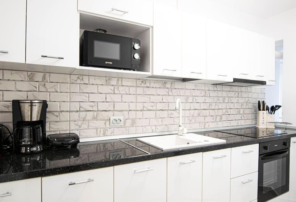 Ultra Central Luxury 3Br 2Bath Apt & Amazing Views Bucureşti Eksteriør bilde