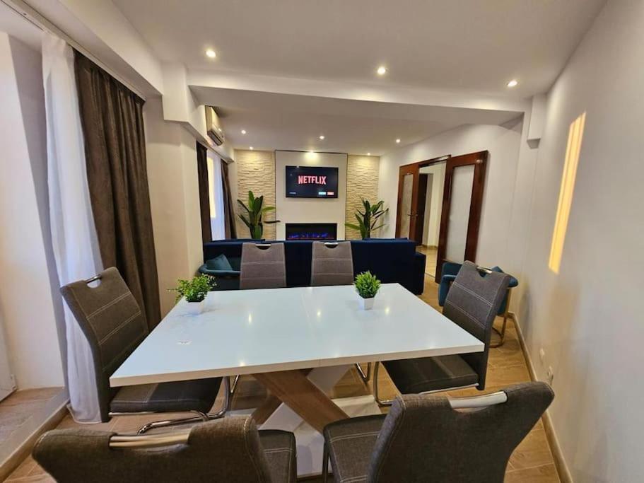 Ultra Central Luxury 3Br 2Bath Apt & Amazing Views Bucureşti Eksteriør bilde