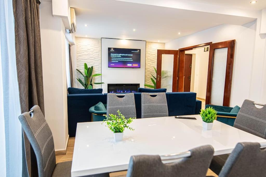 Ultra Central Luxury 3Br 2Bath Apt & Amazing Views Bucureşti Eksteriør bilde